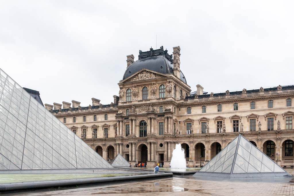 Louvre Museum - Cour Napoléon