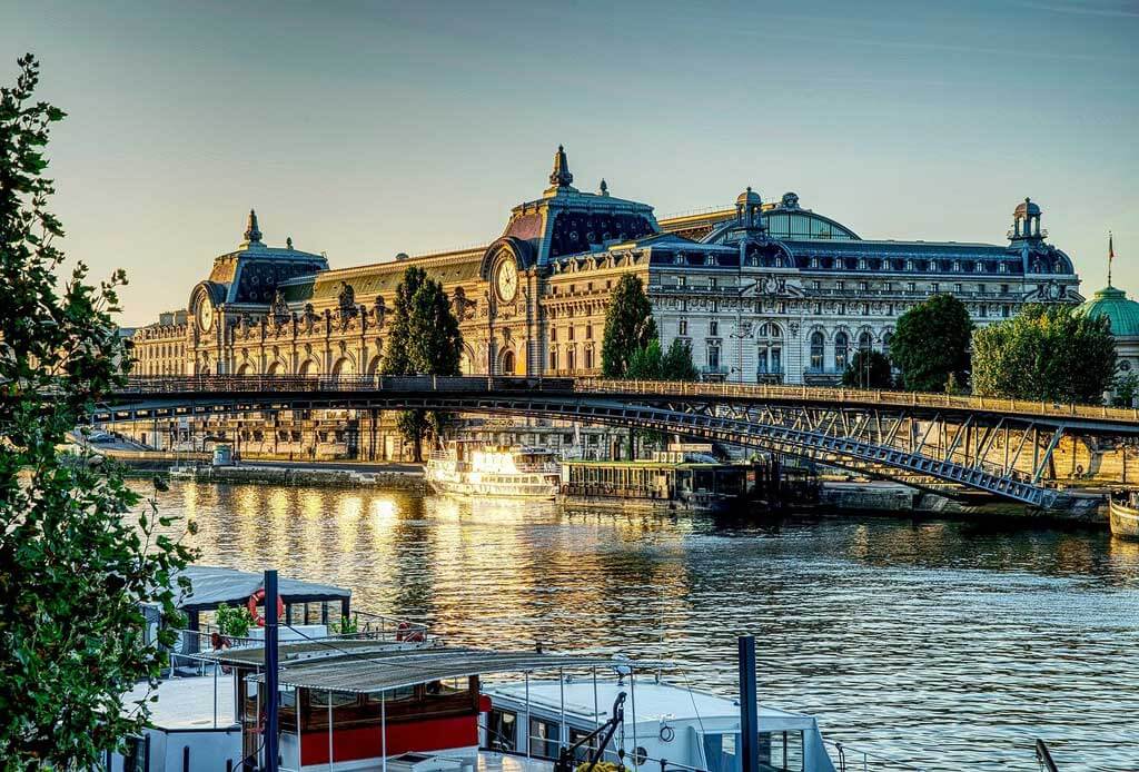 paris tourist buildings