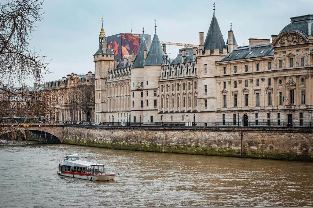 Conicergerie - View from the Seine River