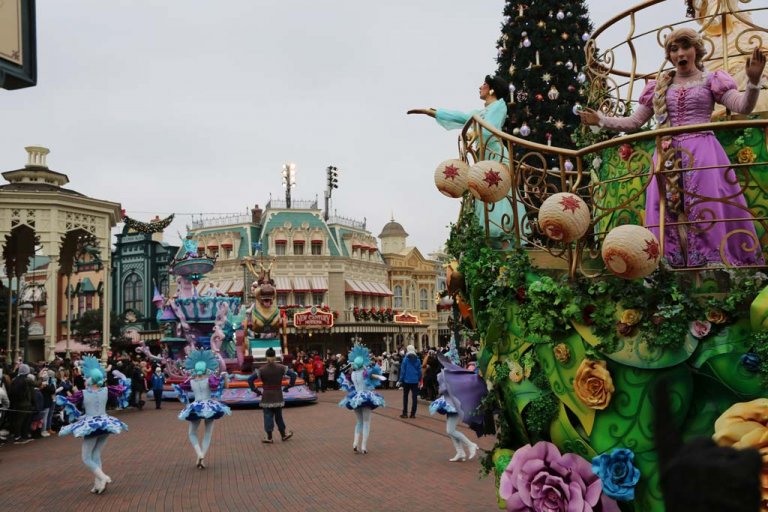 A Fairytale Christmas at Disneyland Paris | World In Paris