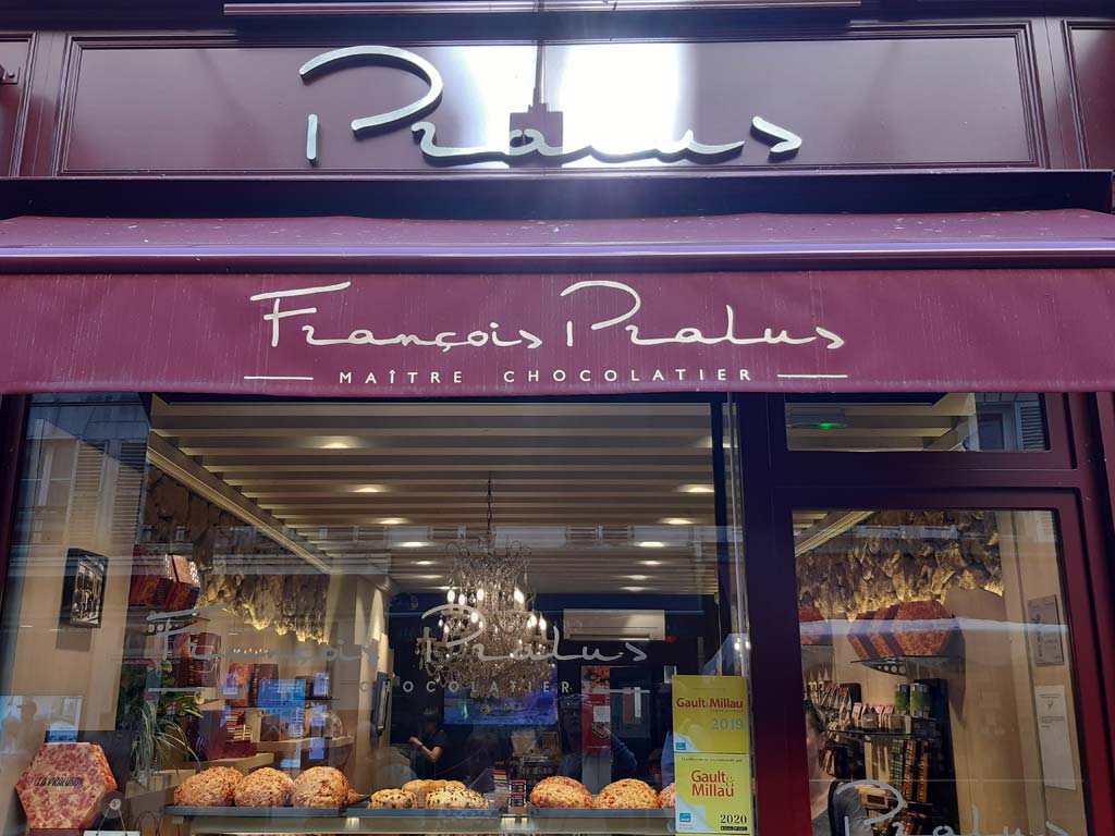 tourism shop in paris